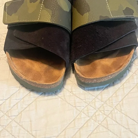 Birkenstock Kyoto Black Suede and Camo Sandals, Euro size 39, M 6, W 8. - Picture 6 of 7